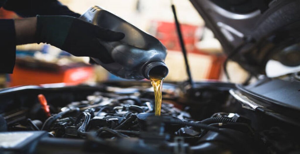 Signs Your Engine Oil Needs Changing - Amc