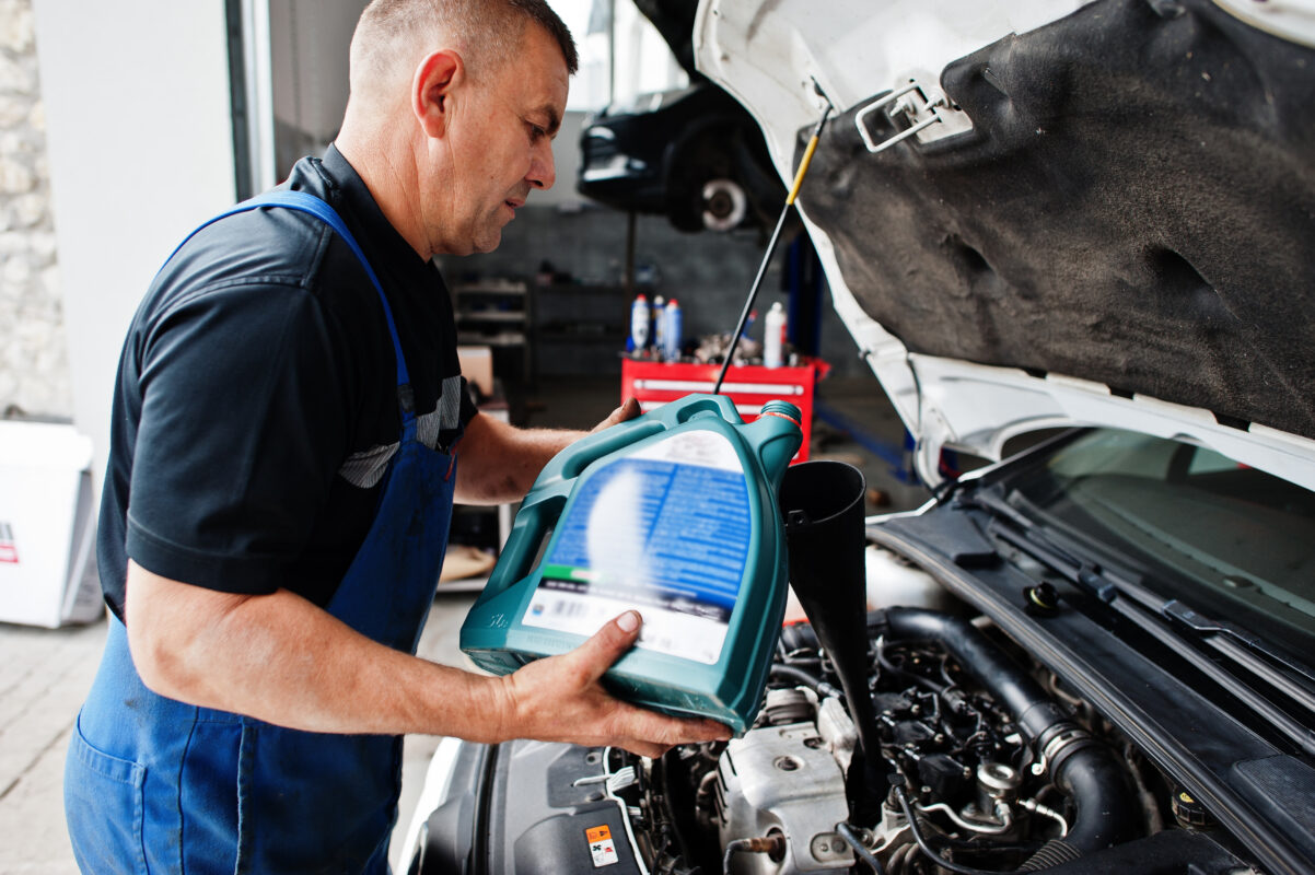 windshield washer fluid concentrate distributor